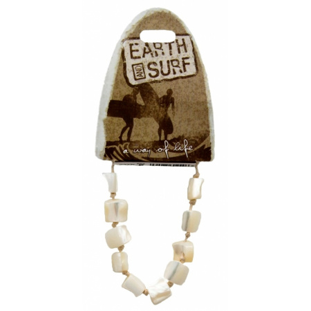 Náramok s kúskami bielych mušlí