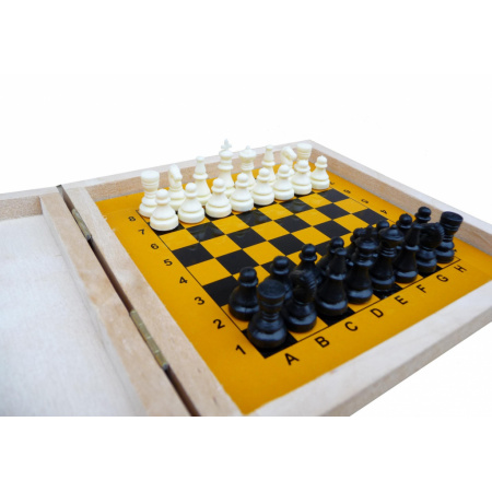 Šachy magnetické cestovné v drevenej škatuľke