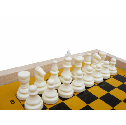 Šachy magnetické cestovné v drevenej škatuľke