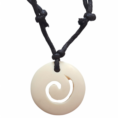 Prívesok Maori Koru so šnúrkou na krk
