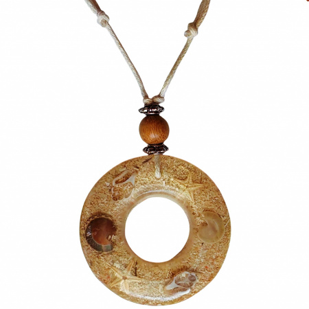 Prívesok Koliesko s mušľami so šnúrkou na krk